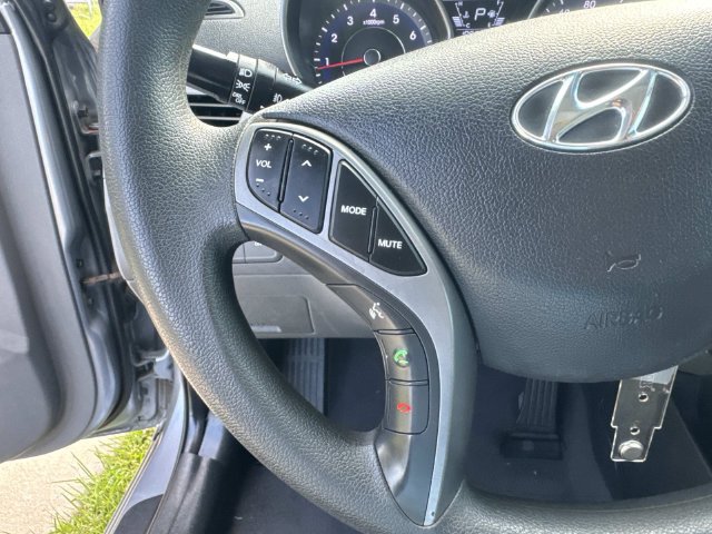Used 2015 Hyundai Elantra SE w/ Option Group 02 FWD image 22