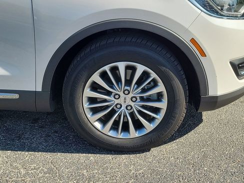 Used 2017 Lincoln MKX Select w/ Select Plus Package AWD/4WD image 11
