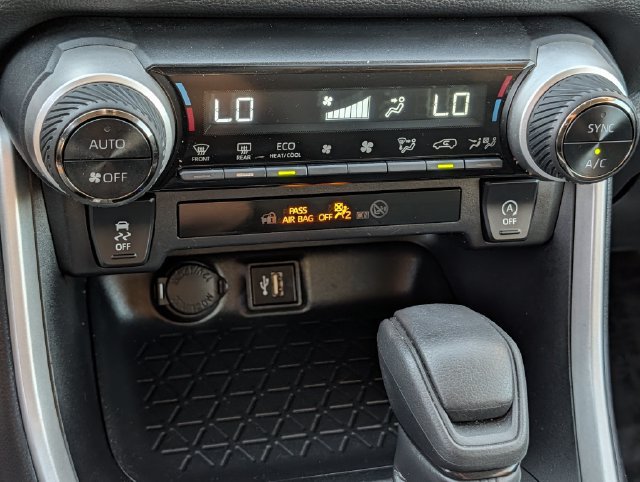 Used 2025 Toyota RAV4 XLE FWD image 16