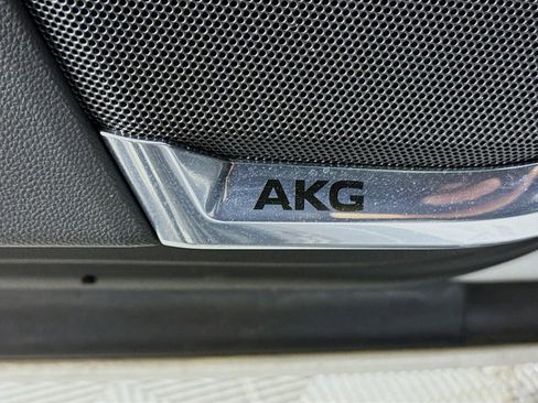 Used 2023 Cadillac Escalade Premium Luxury image 19