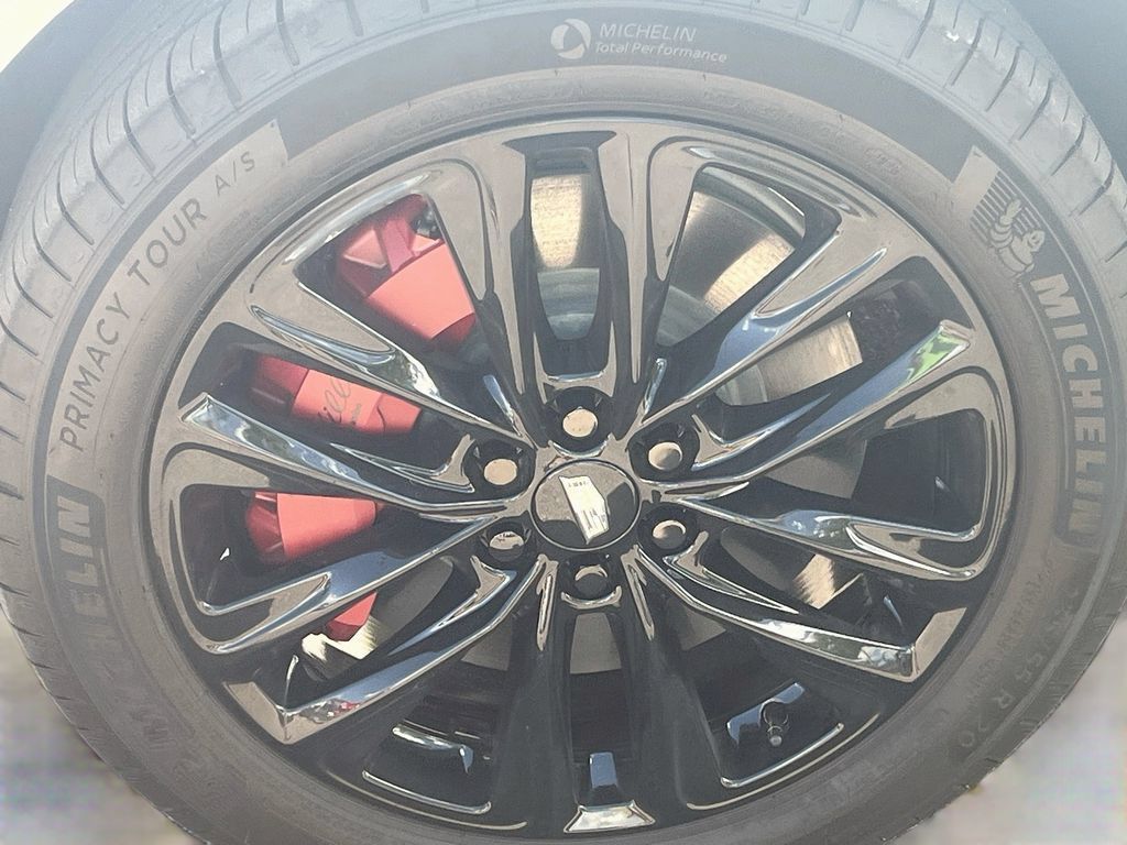 Used 2026 Cadillac XT5 Sportv w/ LPO, Onyx Lite Package AWD/4WD image 33