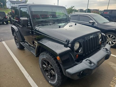 Used 2012 Jeep Wrangler Sahara w/ Connectivity Group AWD/4WD image 3