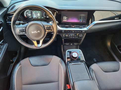 Used 2022 Kia Niro EX image 32