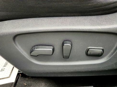 Used 2017 Nissan Rogue SV AWD/4WD image 11