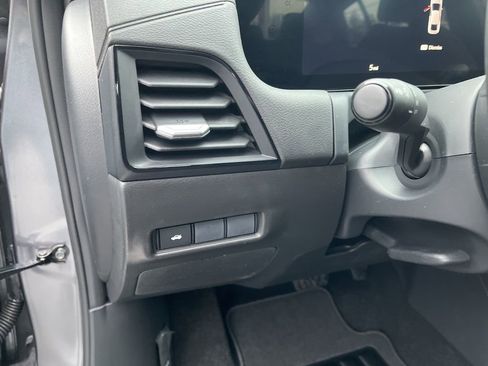 New 2026 Nissan Sentra SR w/ Floor Mat Package FWD image 27