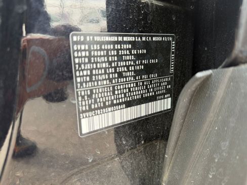 Used 2025 Volkswagen Taos SE image 29