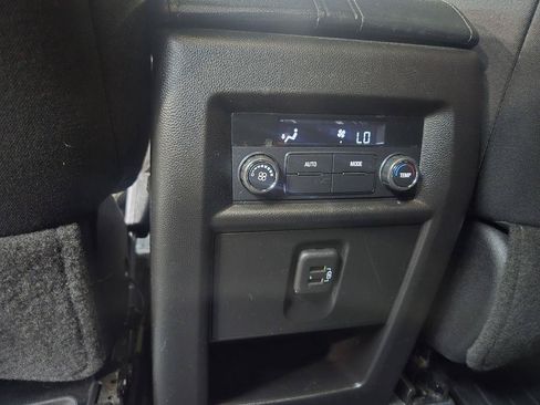 Used 2022 Chevrolet Traverse LT AWD/4WD image 16