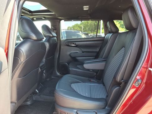 Certified 2024 Toyota Highlander XSE AWD/4WD image 13
