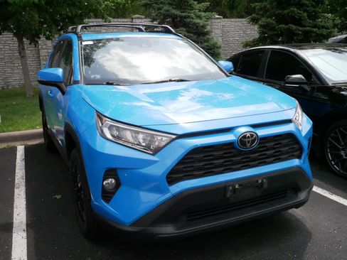 Certified 2021 Toyota RAV4 XLE w/ Convenience Package AWD/4WD image 3