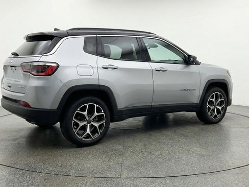 Used 2025 Jeep Compass Limited image 9
