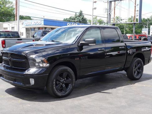 Used 2022 RAM 1500 Classic SLT w/ Electronics Convenience Group AWD/4WD image 2
