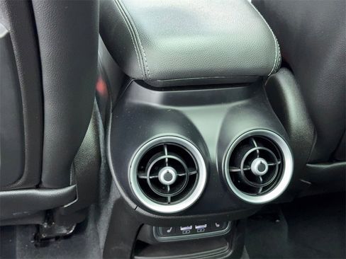 Used 2022 Alfa Romeo Stelvio Veloce image 42