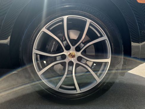 Certified 2025 Porsche Cayenne Base image 12