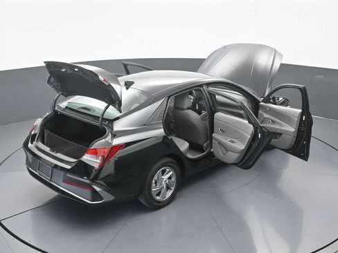 Used 2024 Hyundai Elantra SE FWD image 54
