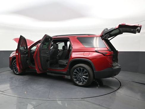Used 2022 Chevrolet Traverse RS FWD image 33