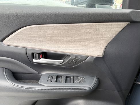 Used 2025 Toyota Grand Highlander AWD image 15