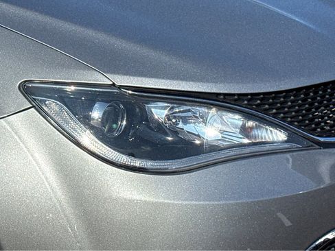 Used 2019 Chrysler Pacifica Touring Plus image 5