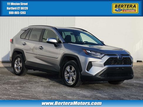Used 2022 Toyota RAV4 XLE image 1