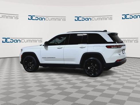 Used 2023 Jeep Grand Cherokee Altitude AWD/4WD image 7