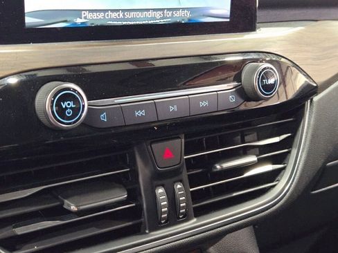 Used 2020 Ford Escape Titanium image 27