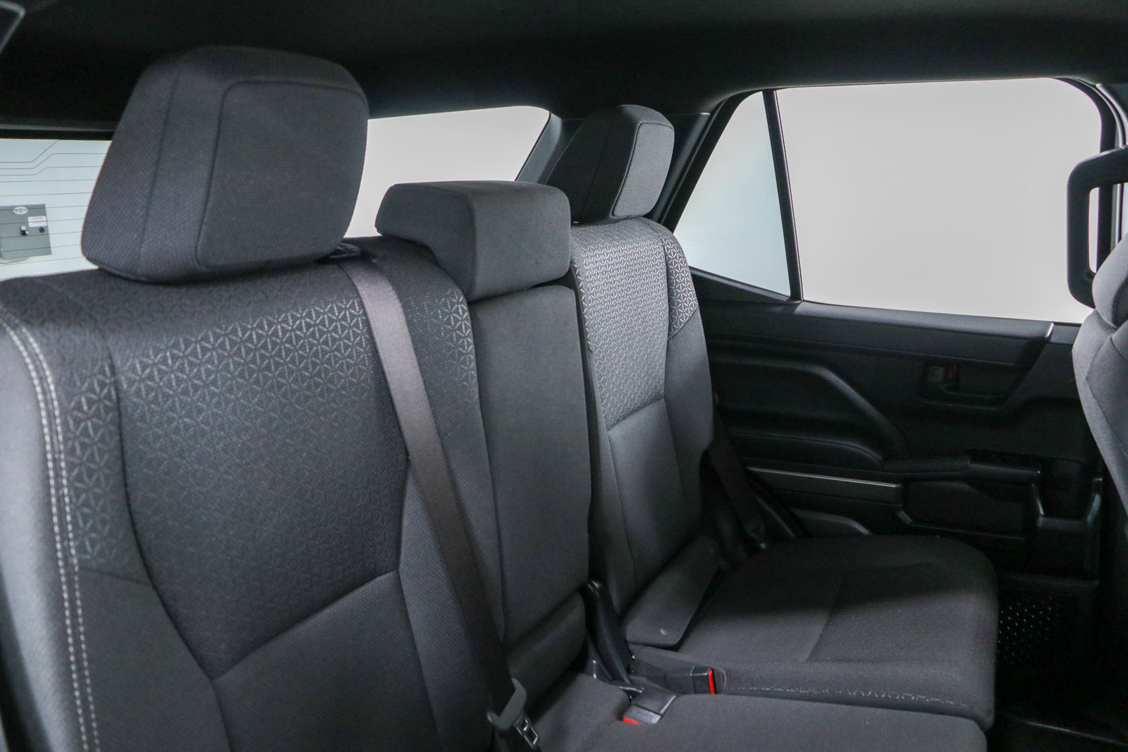 Used 2025 Toyota 4Runner SR5 AWD/4WD image 29