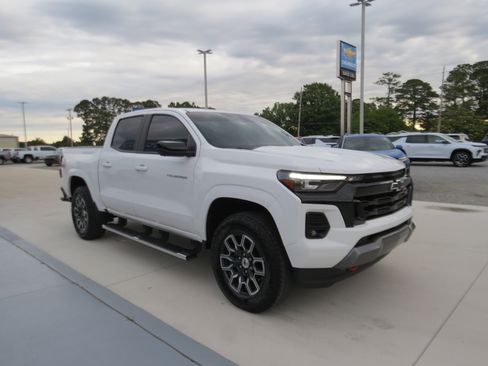 Used 2024 Chevrolet Colorado Z71 w/ Z71 Convenience Package 2 AWD/4WD image 7