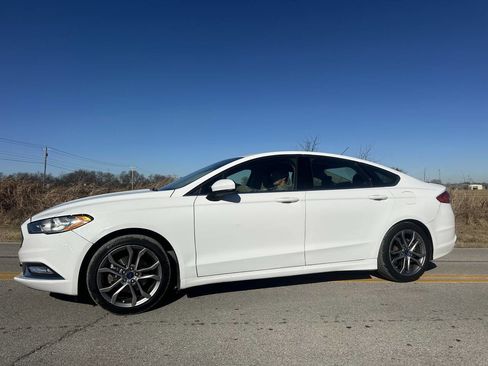 Used 2017 Ford Fusion SE w/ Equipment Group 201A image 1