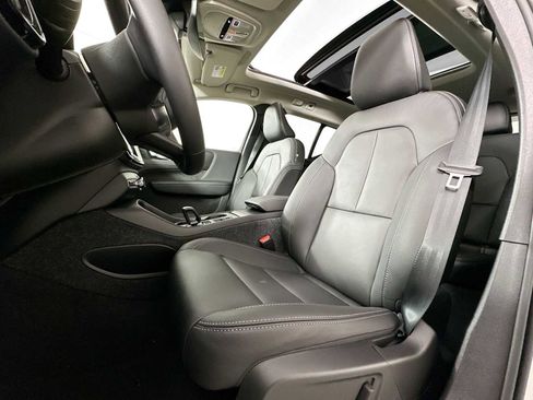 Used 2025 Volvo XC40 B5 Core w/ Protection Package Premier image 18