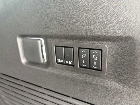 Used 2026 GMC Yukon XL AT4 AWD/4WD image 25