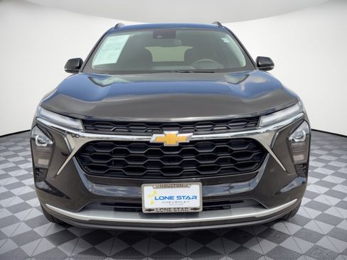 Used 2024 Chevrolet Trax LT w/ Driver Confidence Package FWD image 6