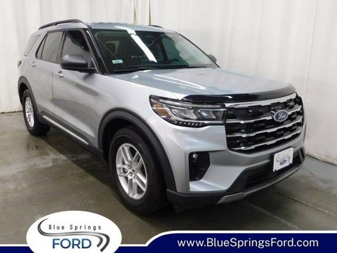 Used 2025 Ford Explorer Active w/ Active Comfort Package image 1
