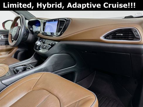 Used 2021 Chrysler Pacifica Limited image 32