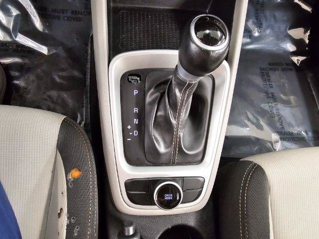 Used 2021 Hyundai Venue SEL FWD image 17