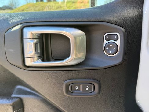 Used 2021 Jeep Gladiator Mojave w/ Cold Weather Group image 13