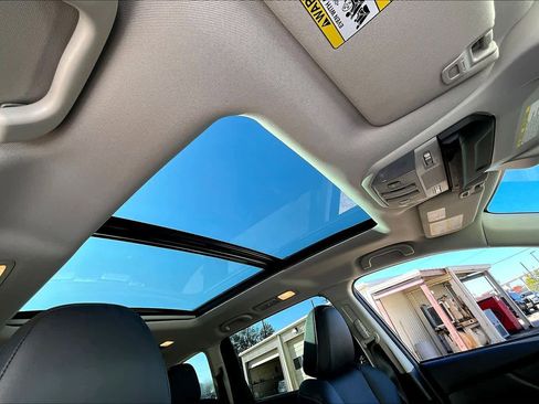 Used 2022 Subaru Ascent Limited w/ Technology Package image 13