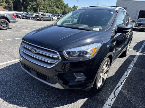 Used 2018 Ford Escape Titanium w/ Ford Safe & Smart Package FWD image 9