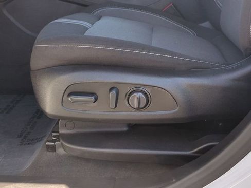 Used 2025 Chevrolet Blazer LT FWD image 22