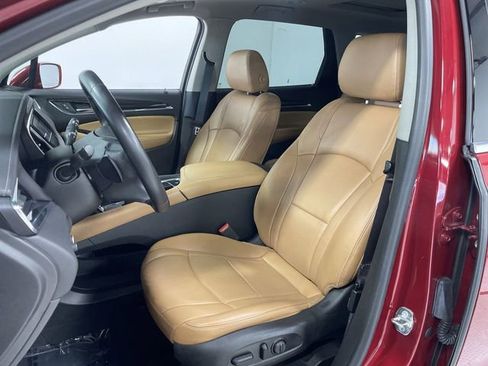 Used 2018 Buick Enclave Essence image 11