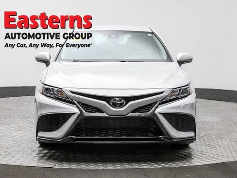 Used 2023 Toyota Camry SE image 2
