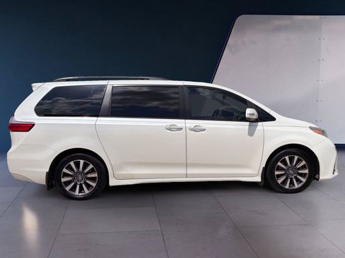 Used 2018 Toyota Sienna Limited FWD image 6