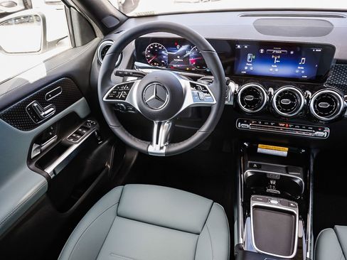 New 2026 Mercedes-Benz GLB 250 image 14
