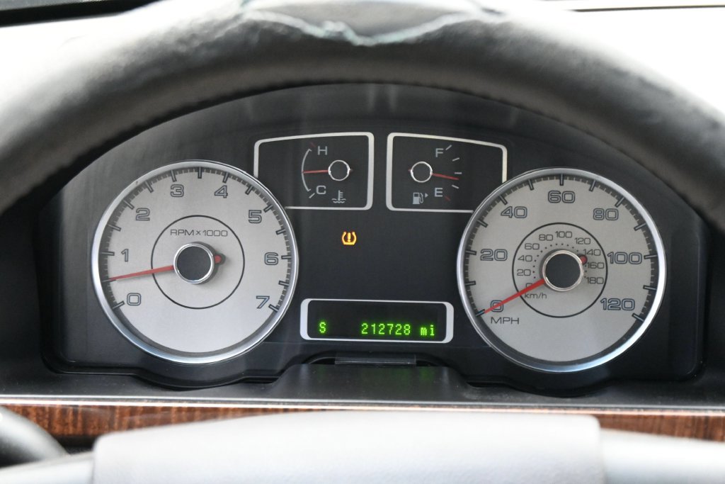 Used 2008 Ford Taurus Limited FWD image 18