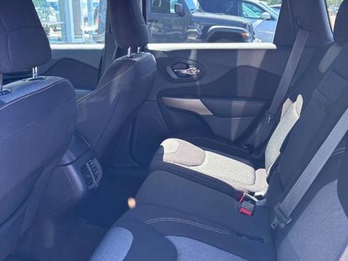 Used 2018 Jeep Cherokee Latitude w/ Safety Group AWD/4WD image 6