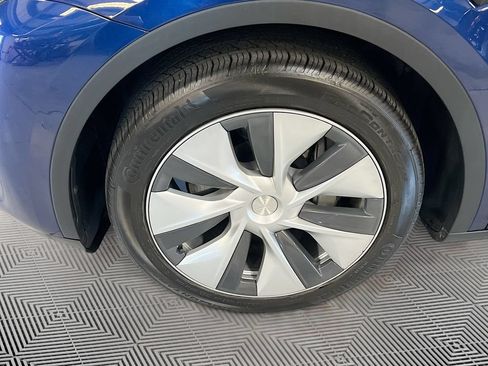 Used 2022 Tesla Model Y Long Range AWD/4WD image 29