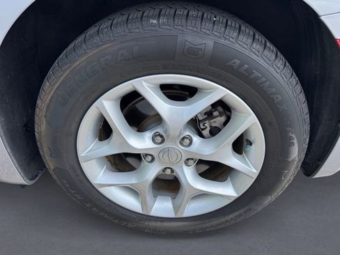 Used 2019 Chrysler Pacifica Touring-L w/ Advanced Safetytec Group FWD image 9
