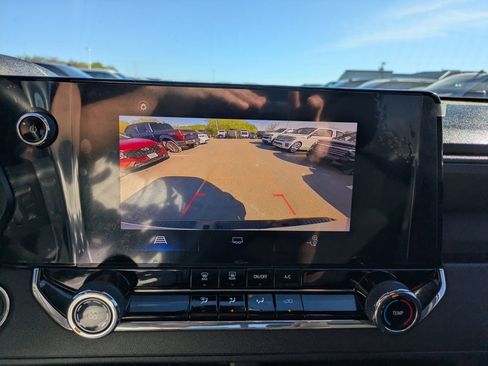 Used 2023 Chevrolet Colorado Trail Boss image 17