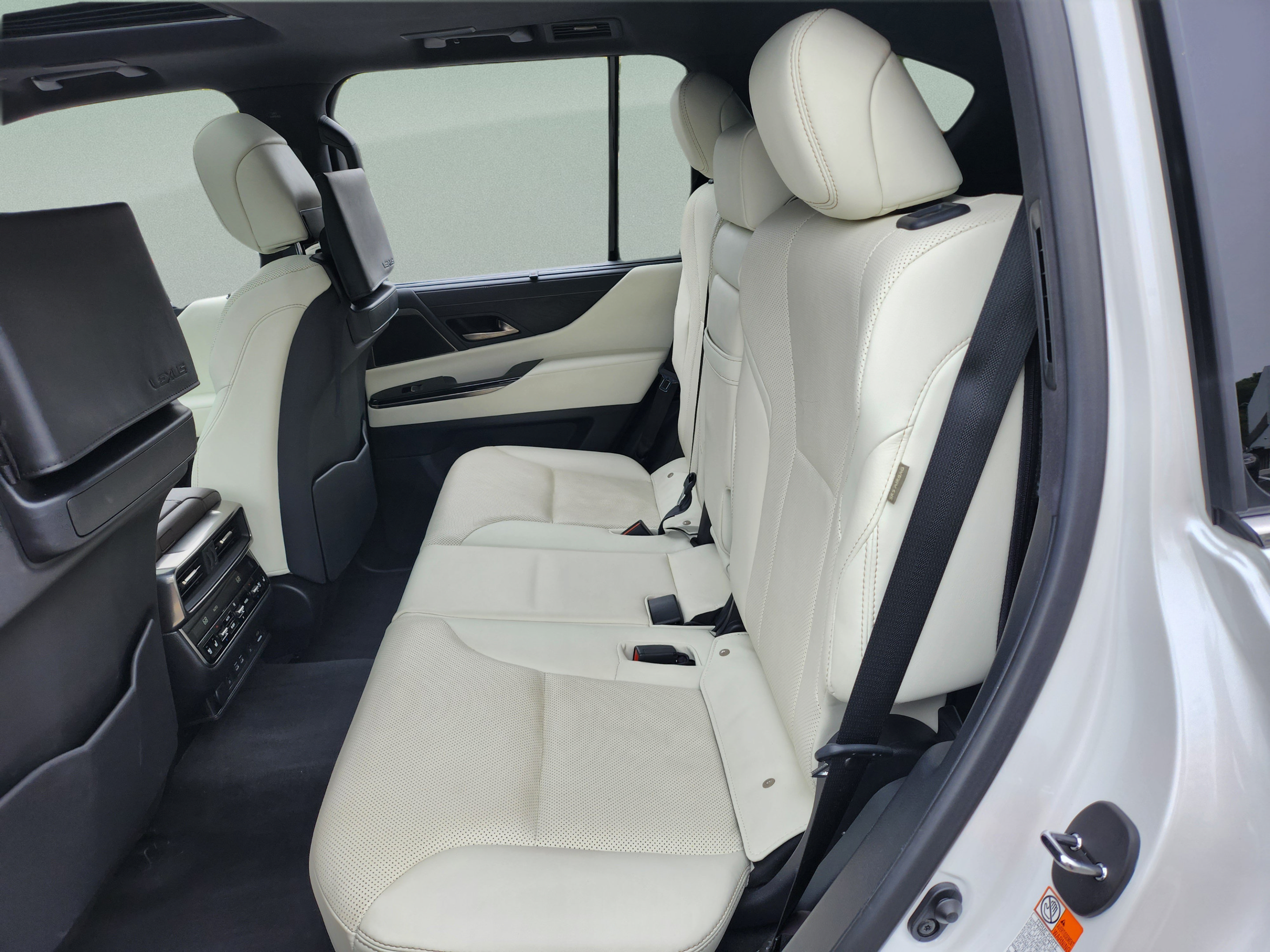 Used 2023 Lexus LX 600 4WD w/ Accessory Package (Z1) image 24