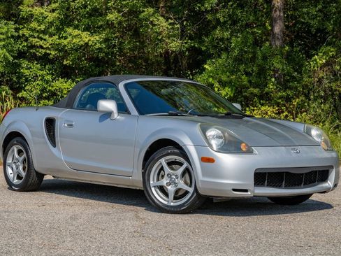 Used 2002 Toyota MR2 RWD image 4