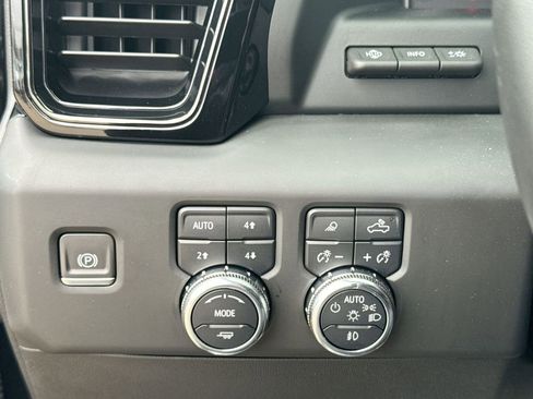 Certified 2024 GMC Sierra 1500 AT4 w/ Technology Package image 19