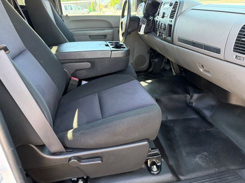 Used 2011 Chevrolet Silverado 1500 W/T RWD image 10